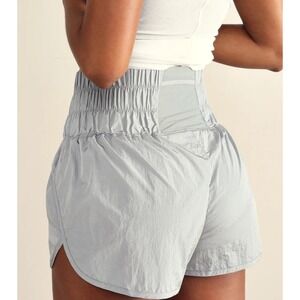FREE PEOPLE MOVEMENT THE WAY HOME‎ SHORT Silver grey Large
